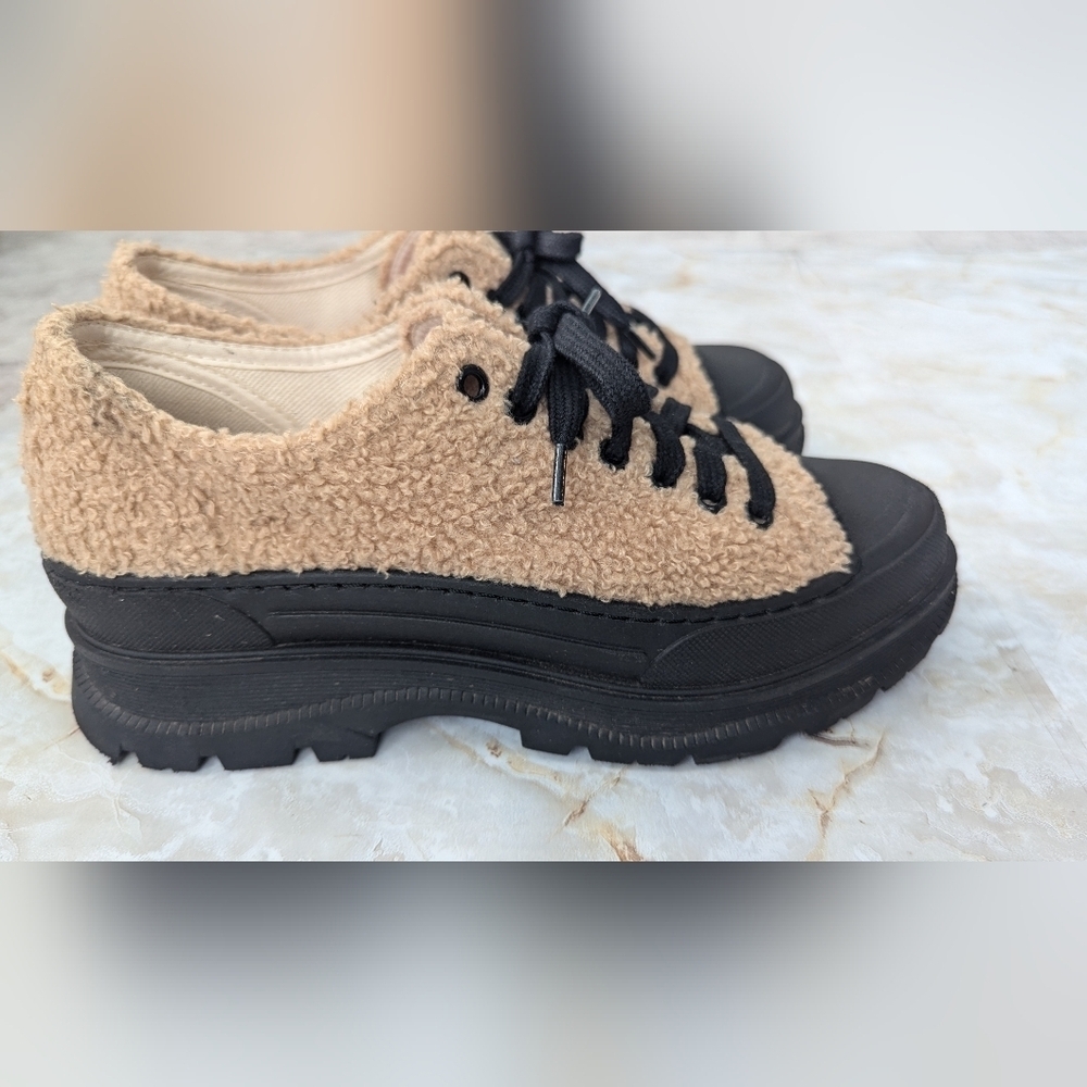Intentionally Blank OG Low Tops Sneaker Made In Spain Size 39 Woman's
